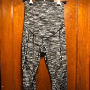 A Glow maternity workout legging Medium.